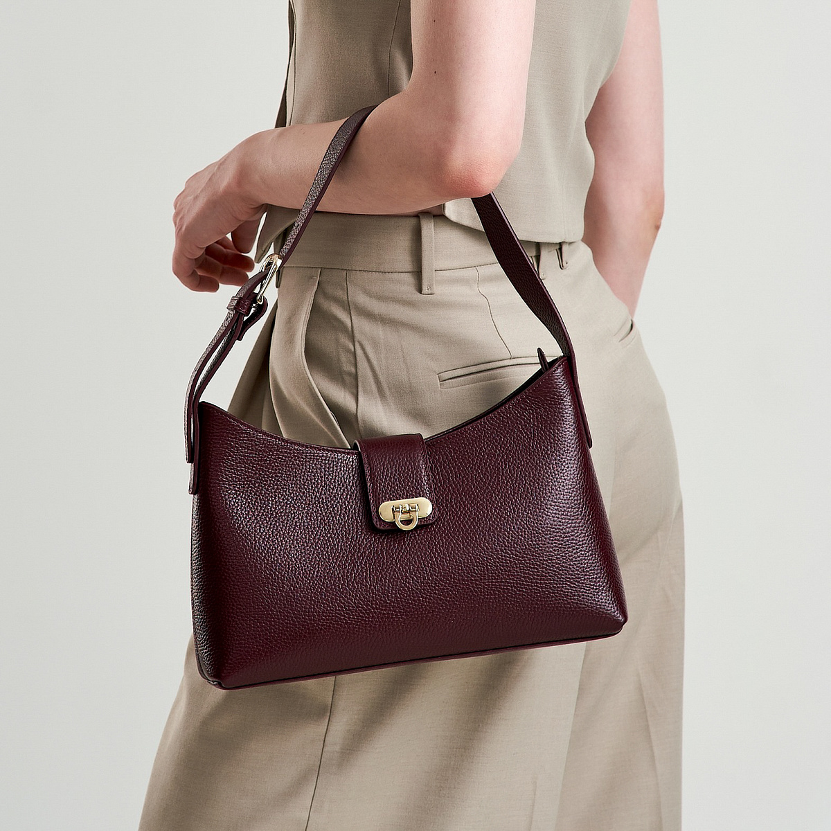 Женская сумка  Dr. Koffer из натуральной кожи бордовая