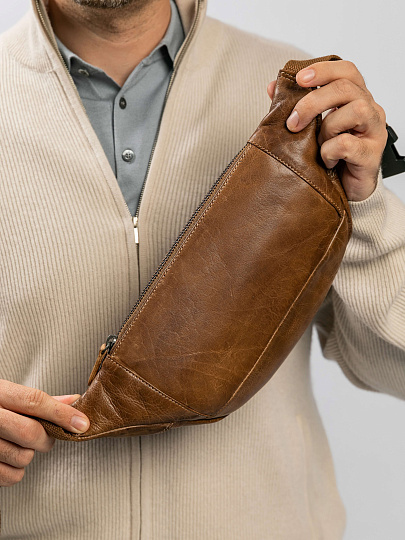 Сумка на пояс Dr. Koffer из натуральной кожи коричневая