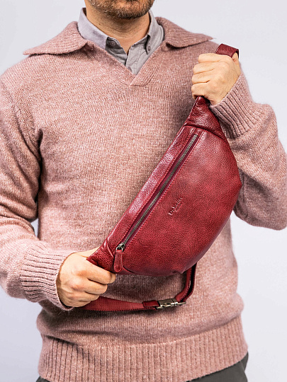 Сумка на пояс Dr. Koffer из натуральной кожи бордовая