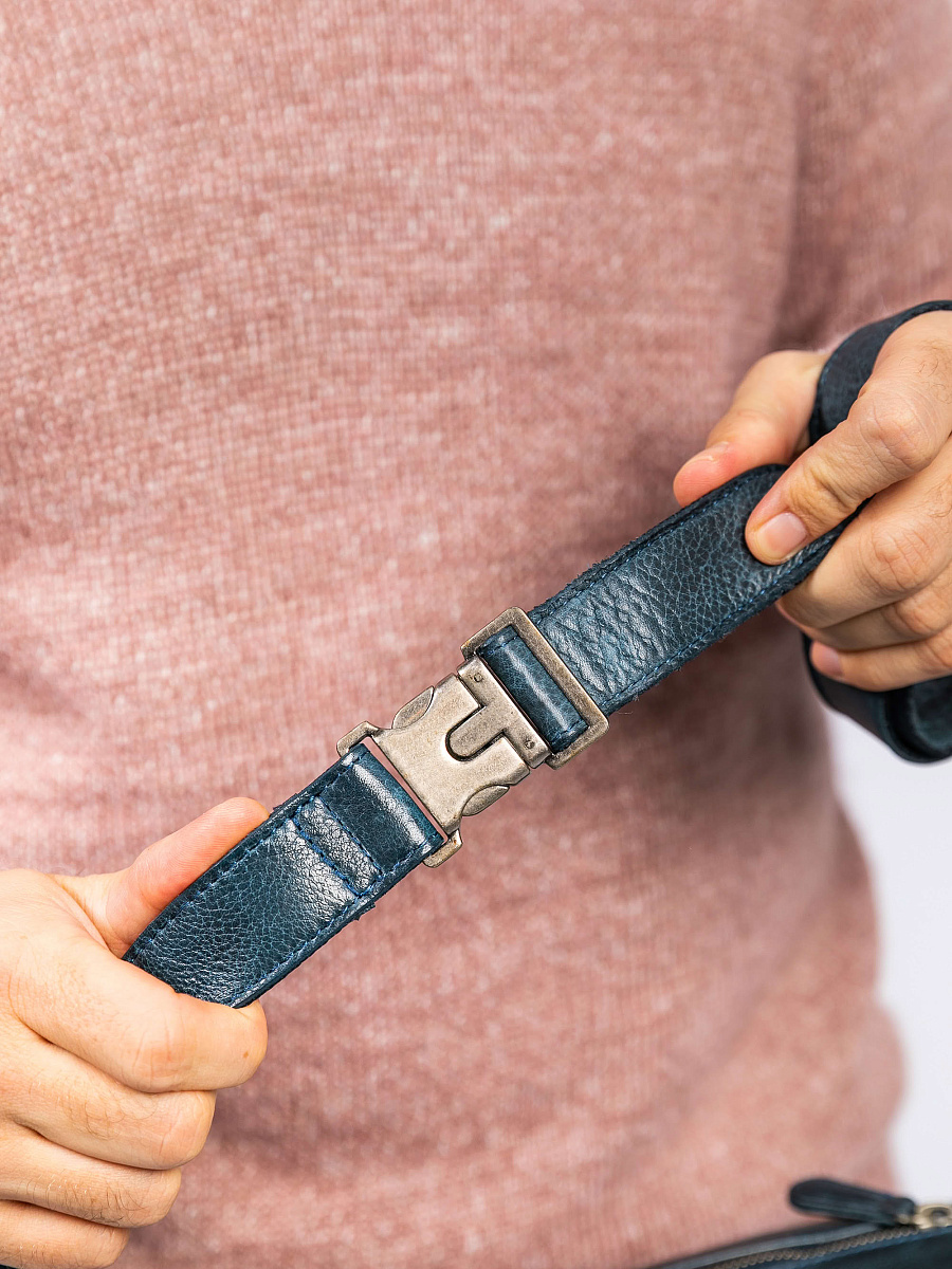 Сумка на пояс Dr. Koffer из натуральной кожи синяя