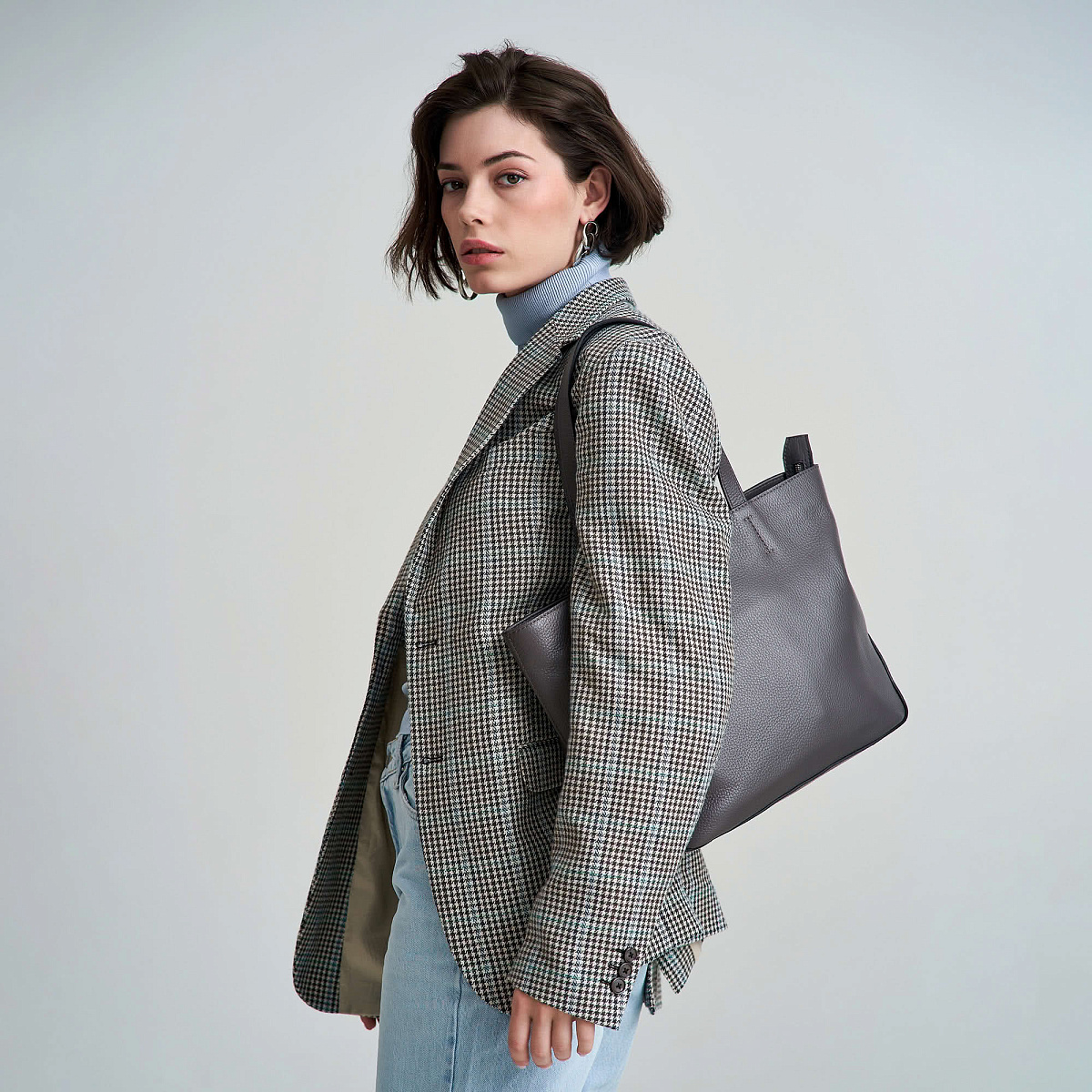 Женская сумка Dr. Koffer из натуральной кожи серая