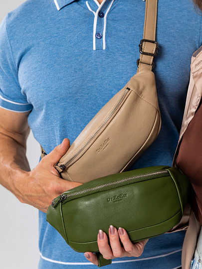 Сумка на пояс Dr. Koffer из натуральной кожи бежевая