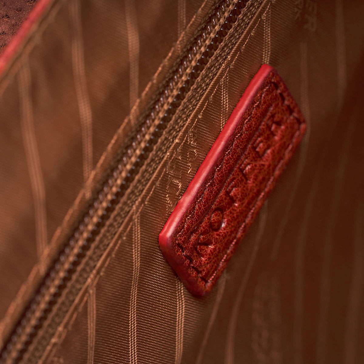 Сумка через плечо Dr.Koffer из натуральной кожи коричневая