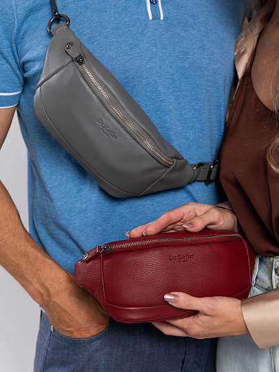 Сумка на пояс Dr. Koffer из натуральной кожи бордовая