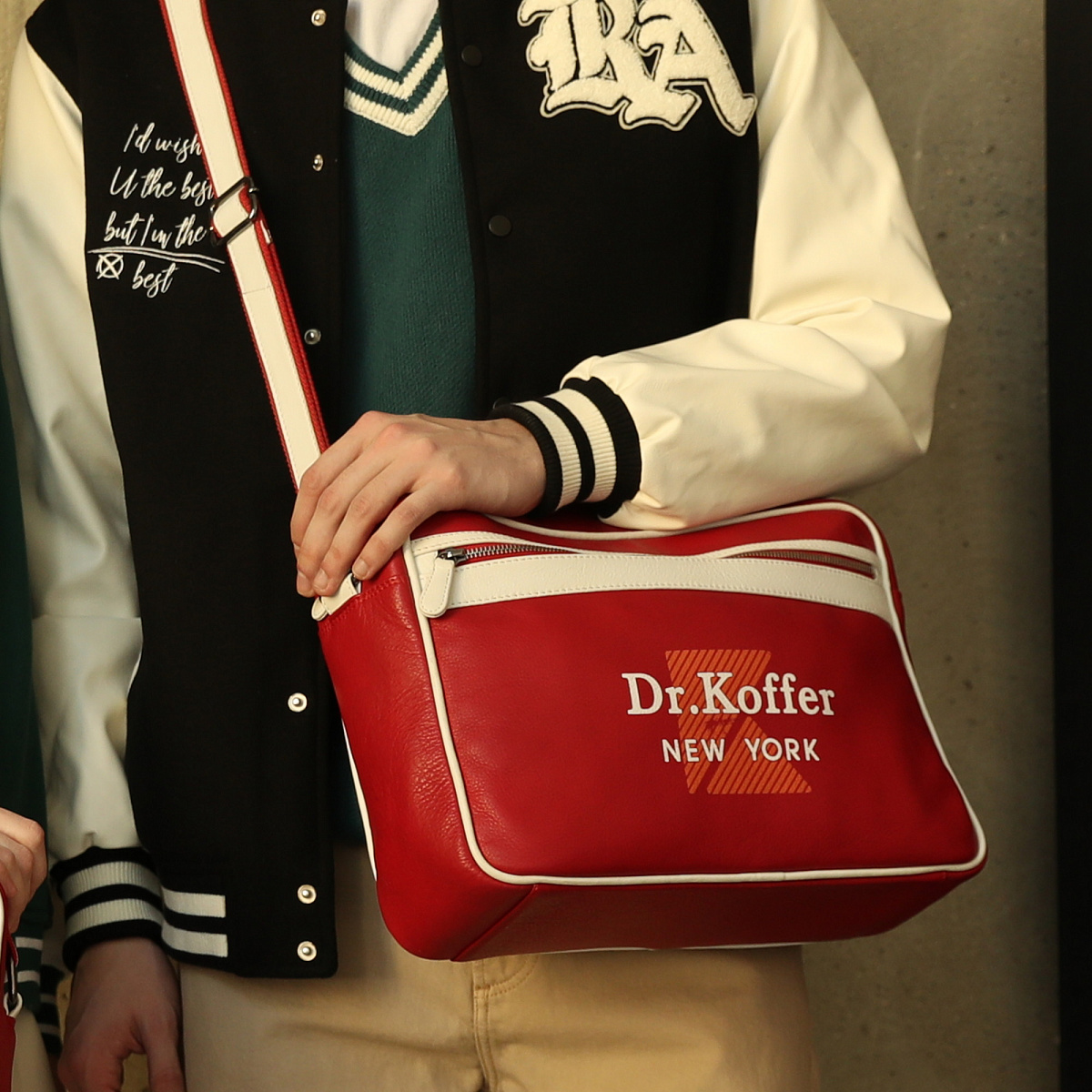 Сумка через плечо Dr.Koffer из натуральной кожи красная