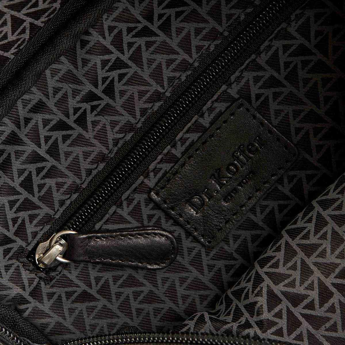 Сумка через плечо Dr.Koffer из натуральной кожи черная