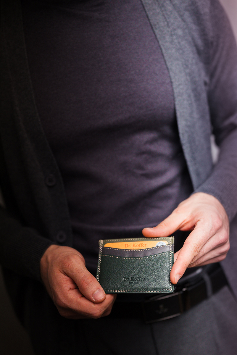 Кредитница Dr.Koffer из натуральной кожи зеленая