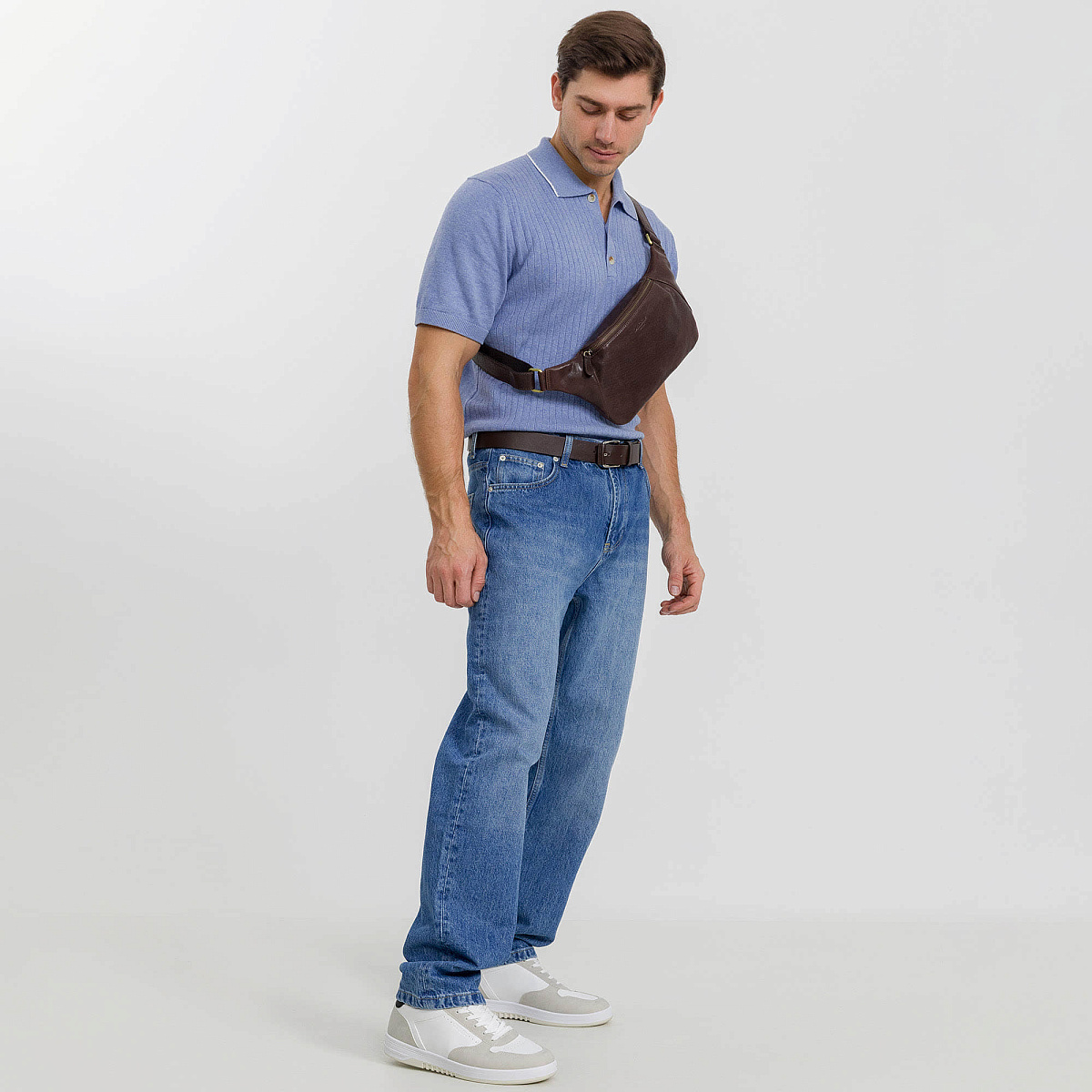 Сумка на пояс Dr. Koffer из натуральной кожи коричневая