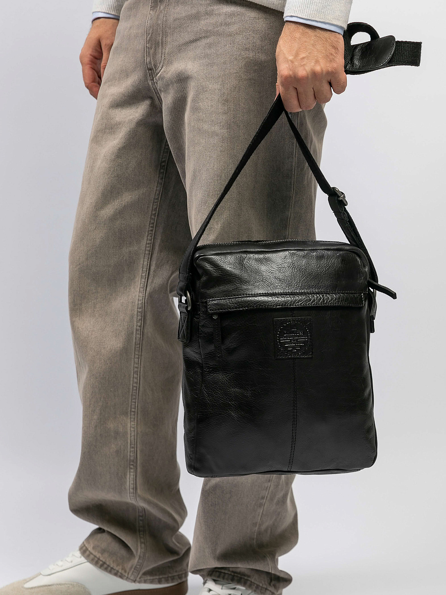 Сумка через плечо Dr.Koffer из натуральной кожи черная