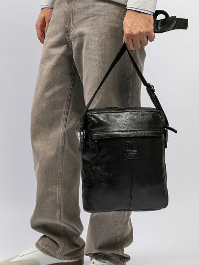Сумка через плечо Dr.Koffer из натуральной кожи черная