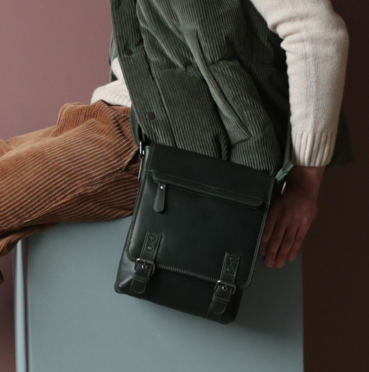 Сумка через плечо Dr.Koffer из натуральной кожи зеленая