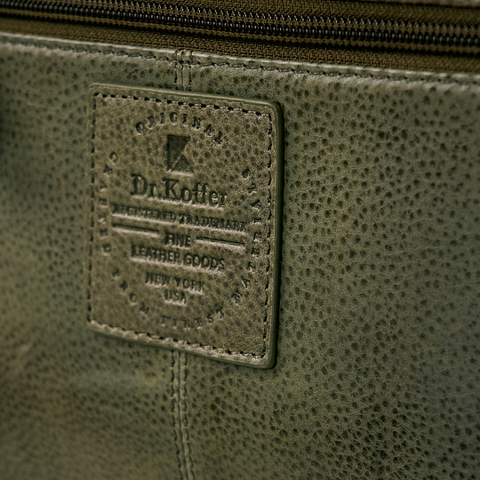 Сумка через плечо Dr.Koffer из натуральной кожи зеленая