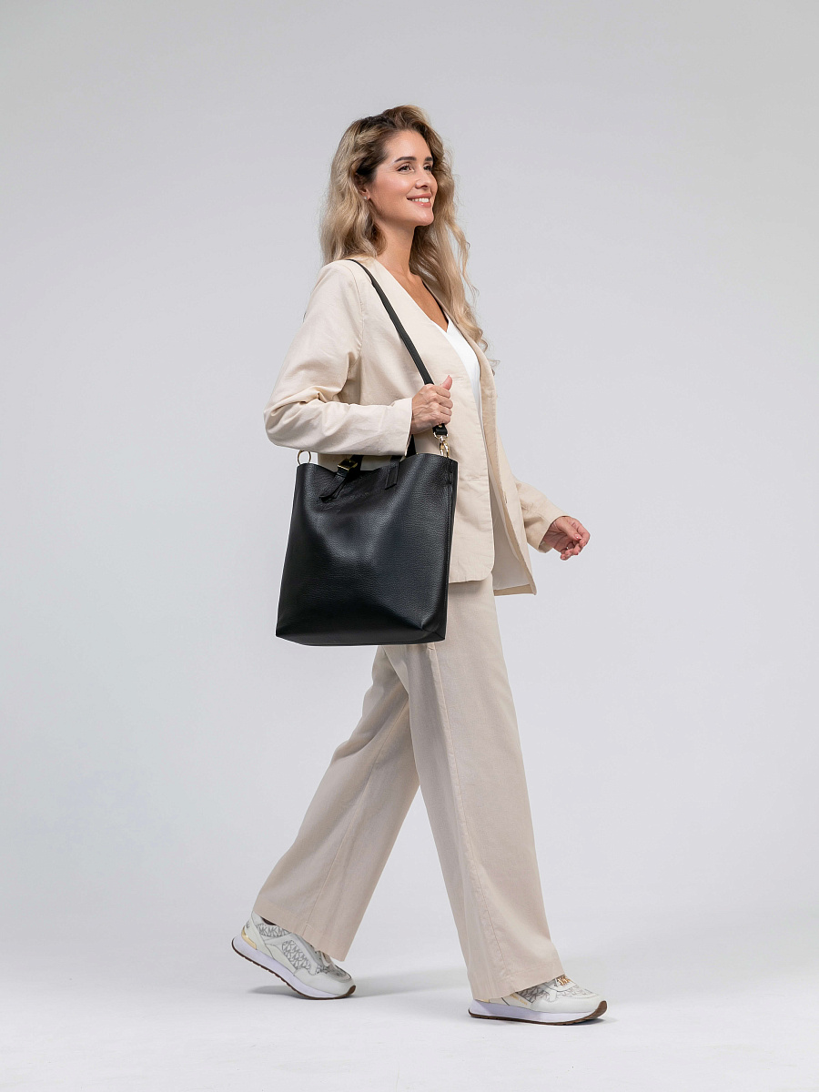 Женская сумка Dr.Koffer из натуральной кожи черная