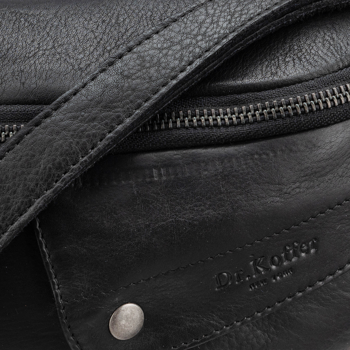 Сумка на пояс Dr. Koffer из натуральной кожи черная