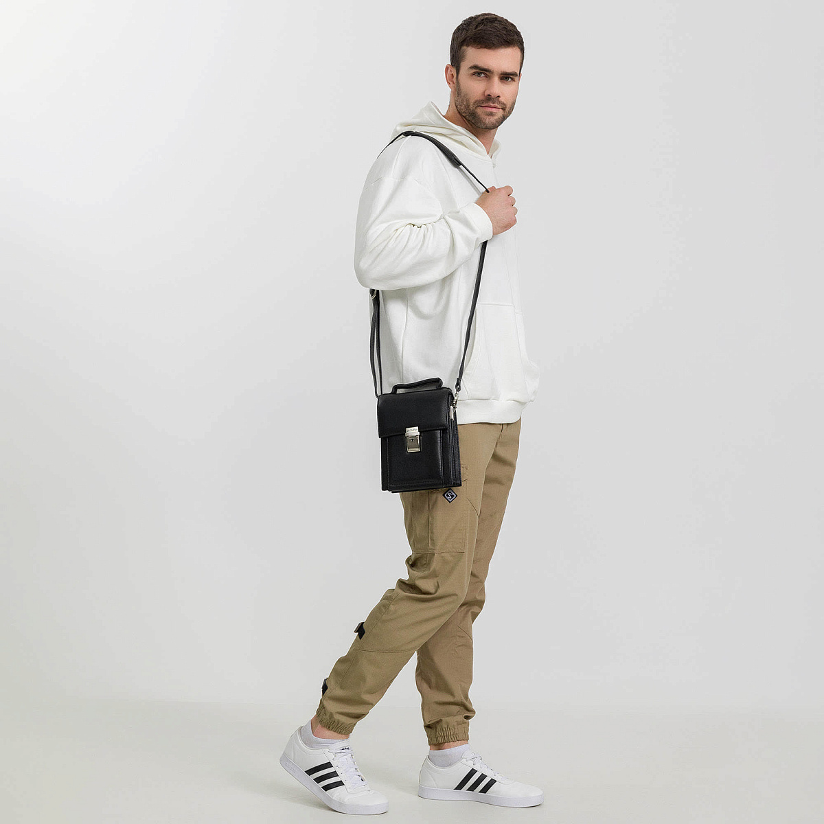 Сумка через плечо Dr.Koffer из натуральной кожи черная