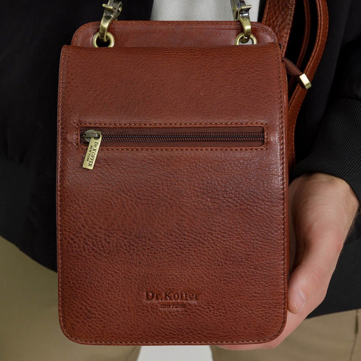 Сумка через плечо Dr.Koffer из натуральной кожи коричневая
