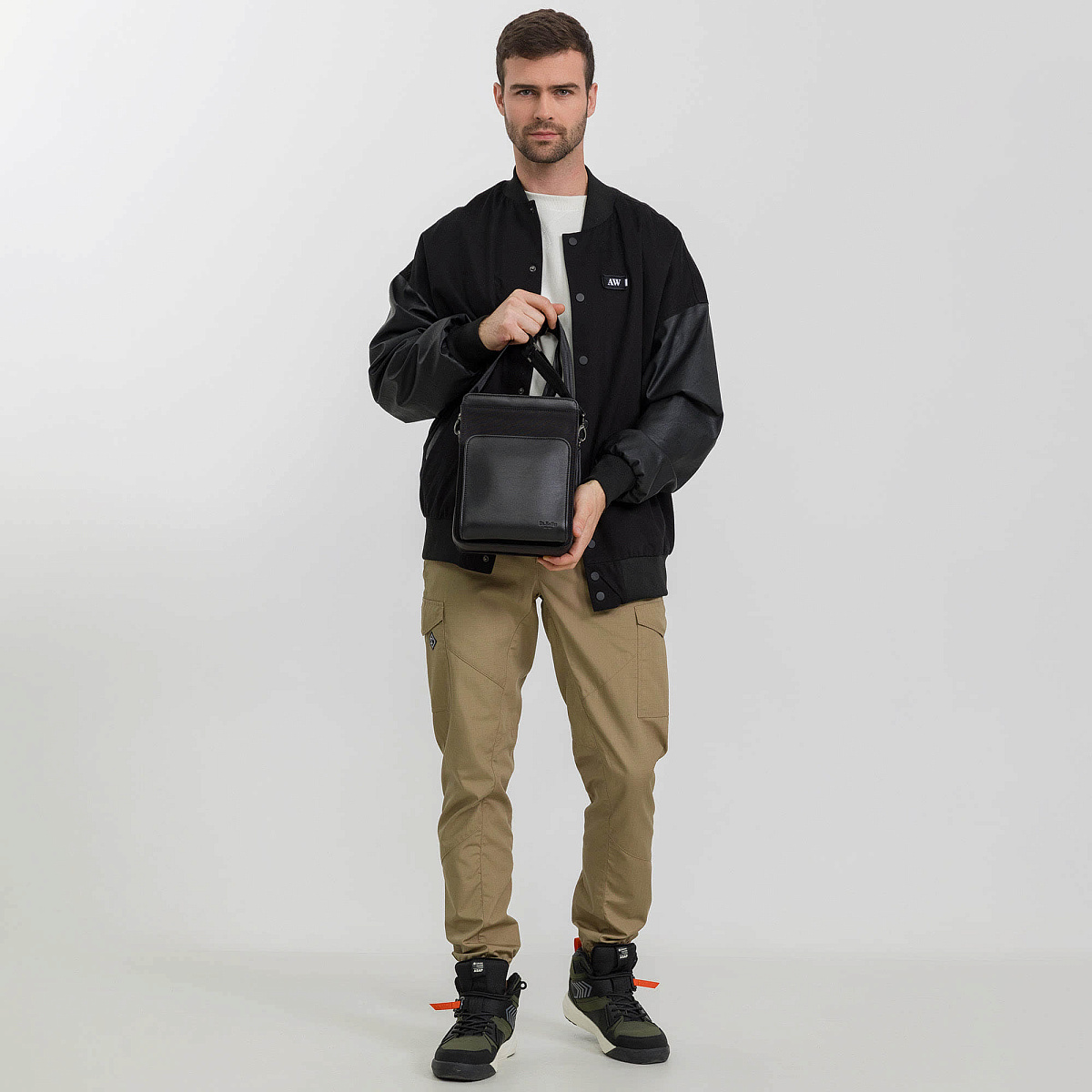 Сумка через плечо Dr.Koffer из натуральной кожи черная