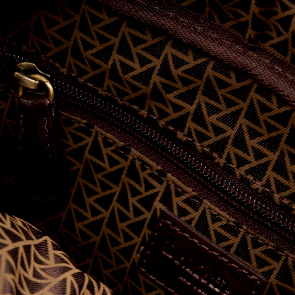 Сумка через плечо Dr.Koffer из натуральной кожи коричневая