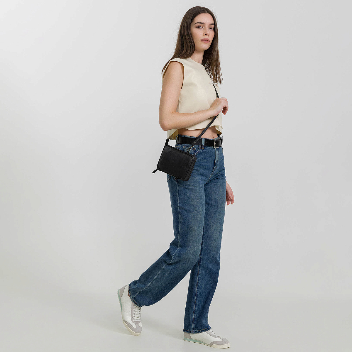 Сумка через плечо Dr.Koffer из натуральной кожи черная