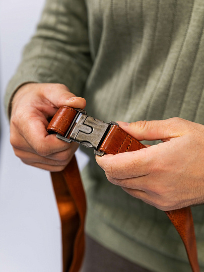 Сумка на пояс Dr. Koffer из натуральной кожи коричневая