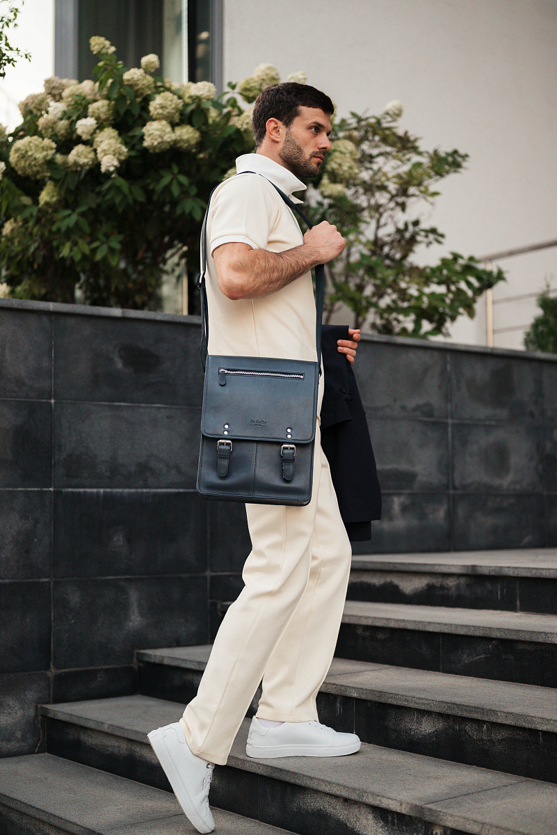 Сумка через плечо Dr.Koffer из натуральной кожи синяя