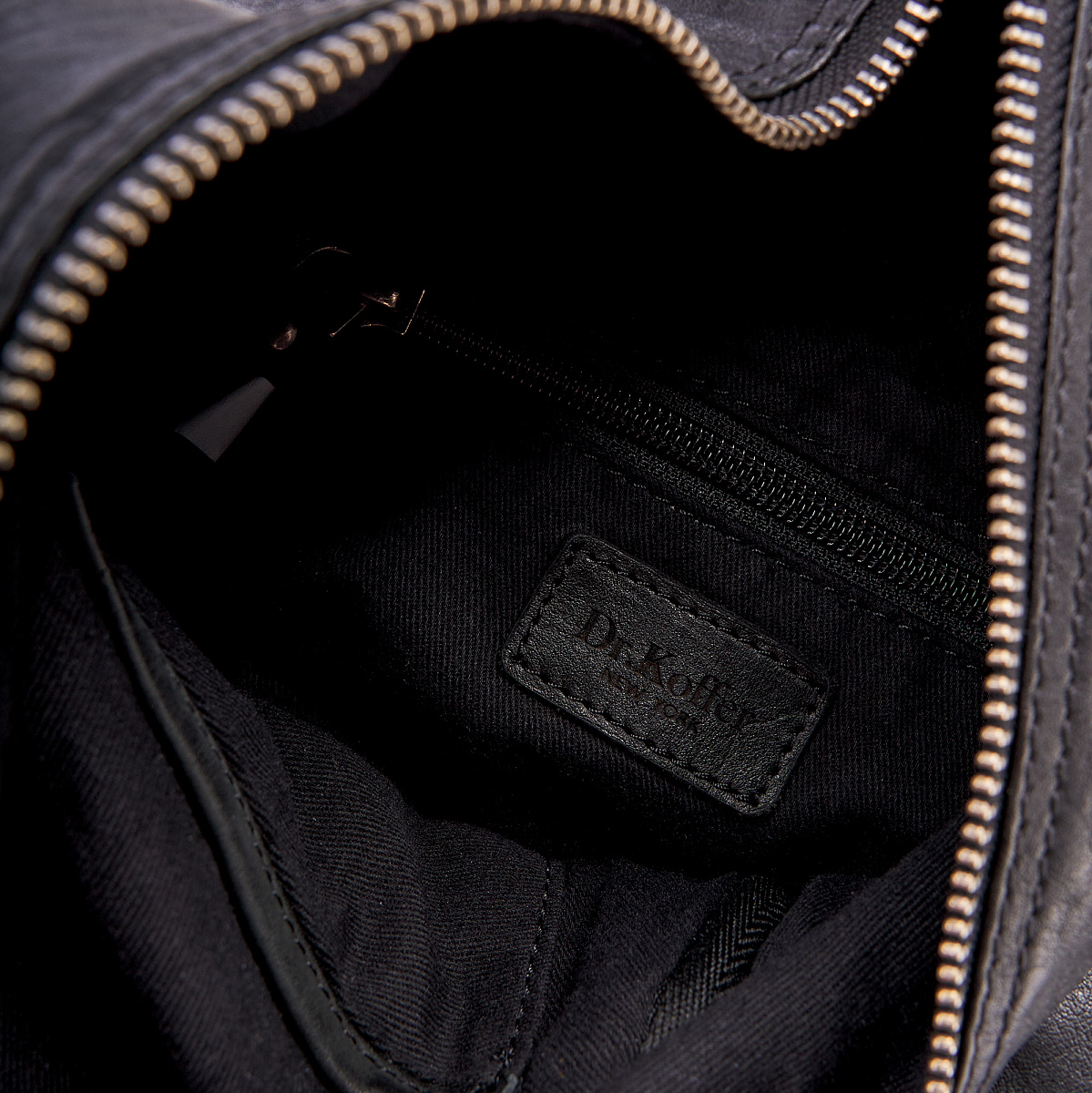 Сумка через плечо Dr.Koffer из натуральной кожи черная