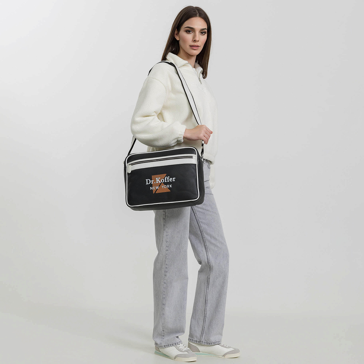 Сумка через плечо Dr.Koffer из натуральной кожи черная