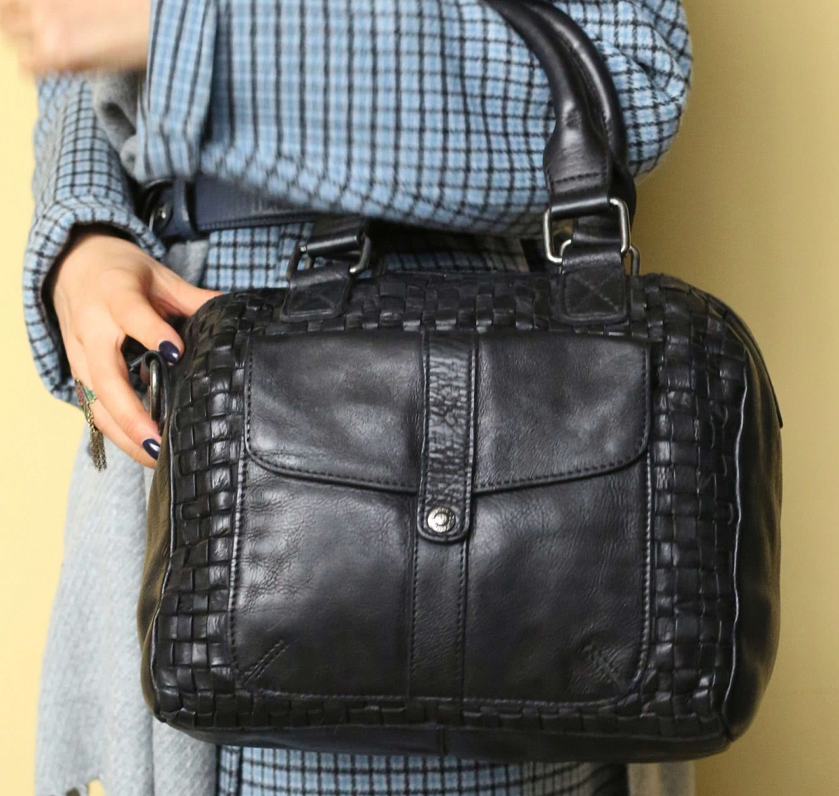 Сумка через плечо Dr.Koffer из натуральной кожи черная