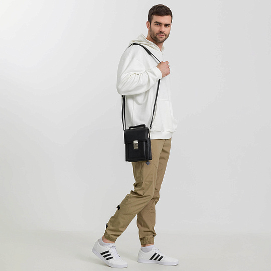 Сумка через плечо Dr.Koffer из натуральной кожи черная