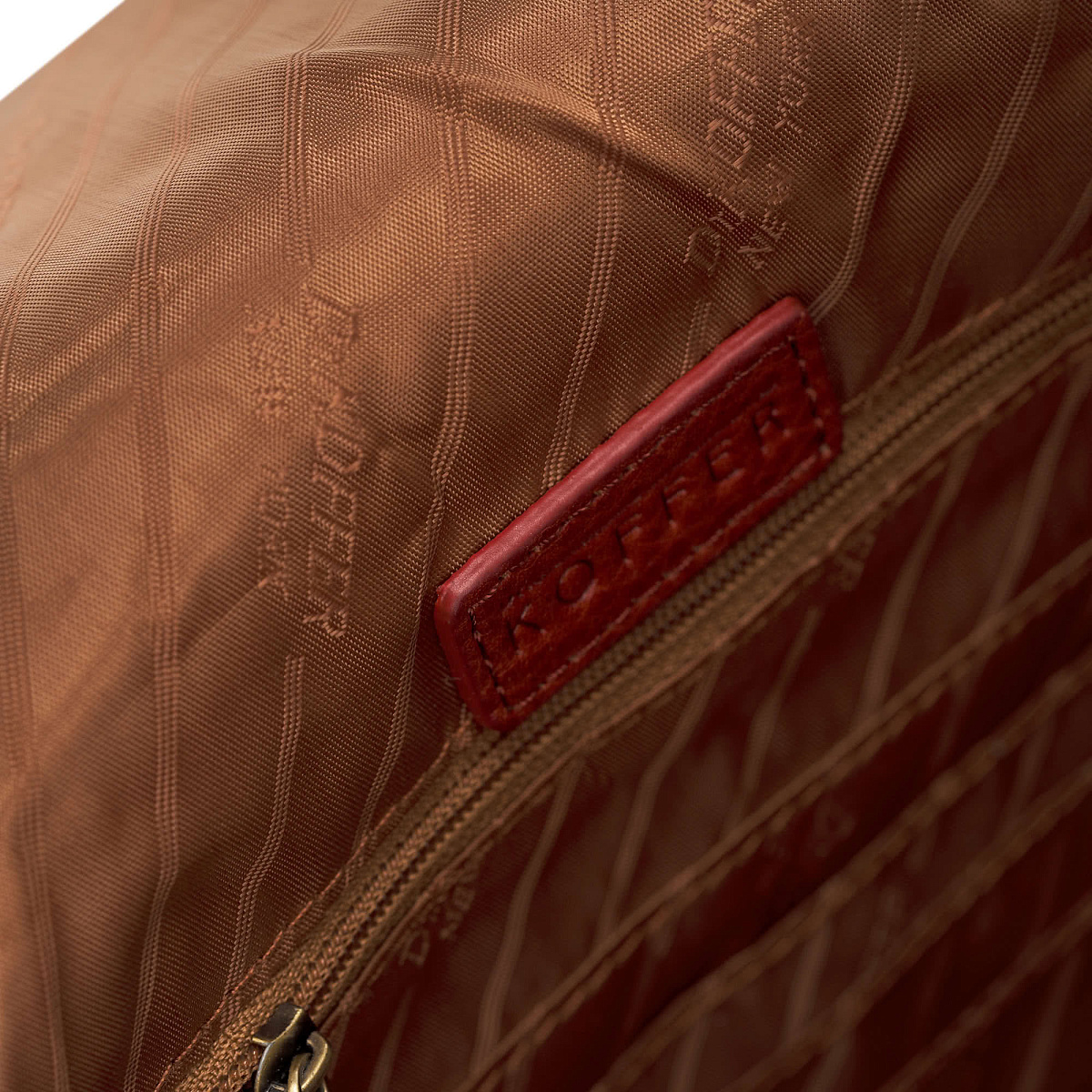 Сумка через плечо Dr.Koffer из натуральной кожи коричневая