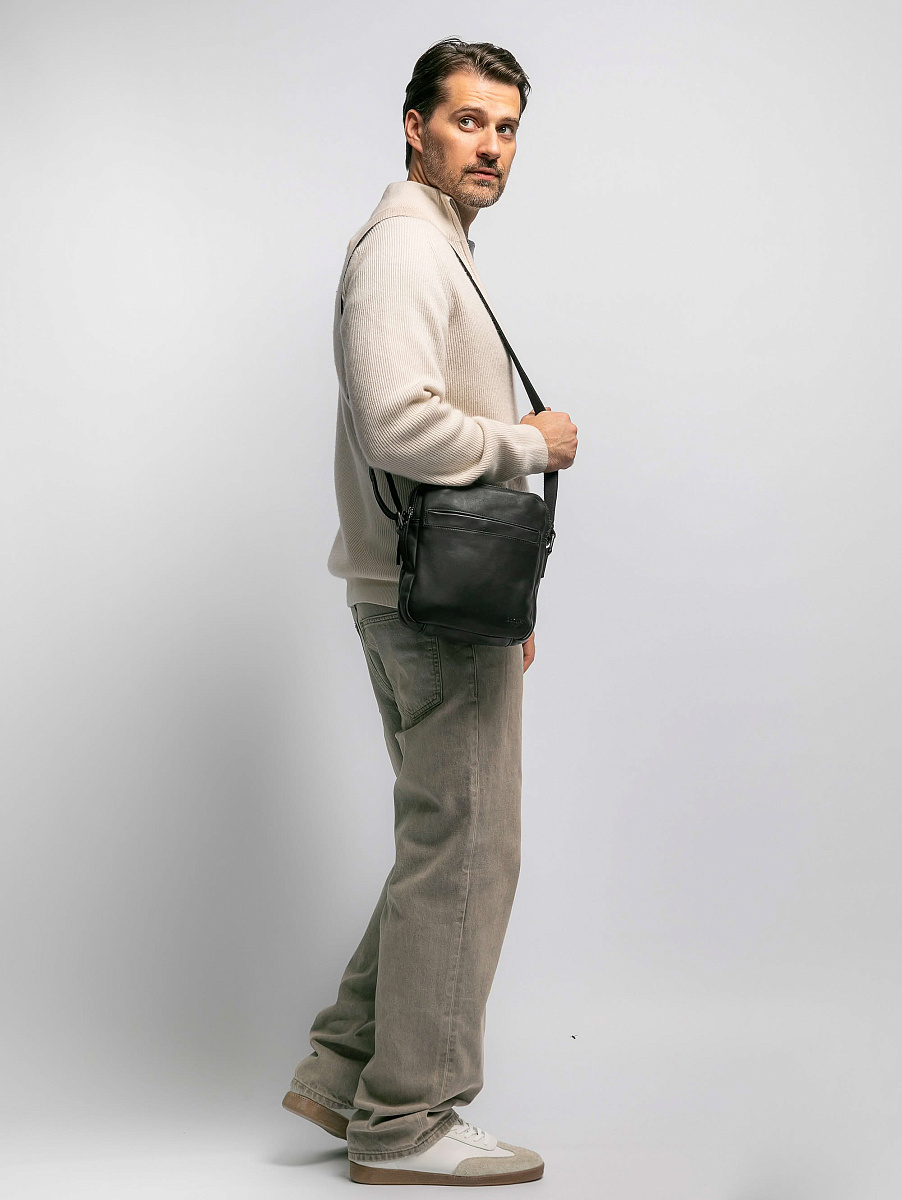 Сумка через плечо Dr.Koffer из натуральной кожи черная