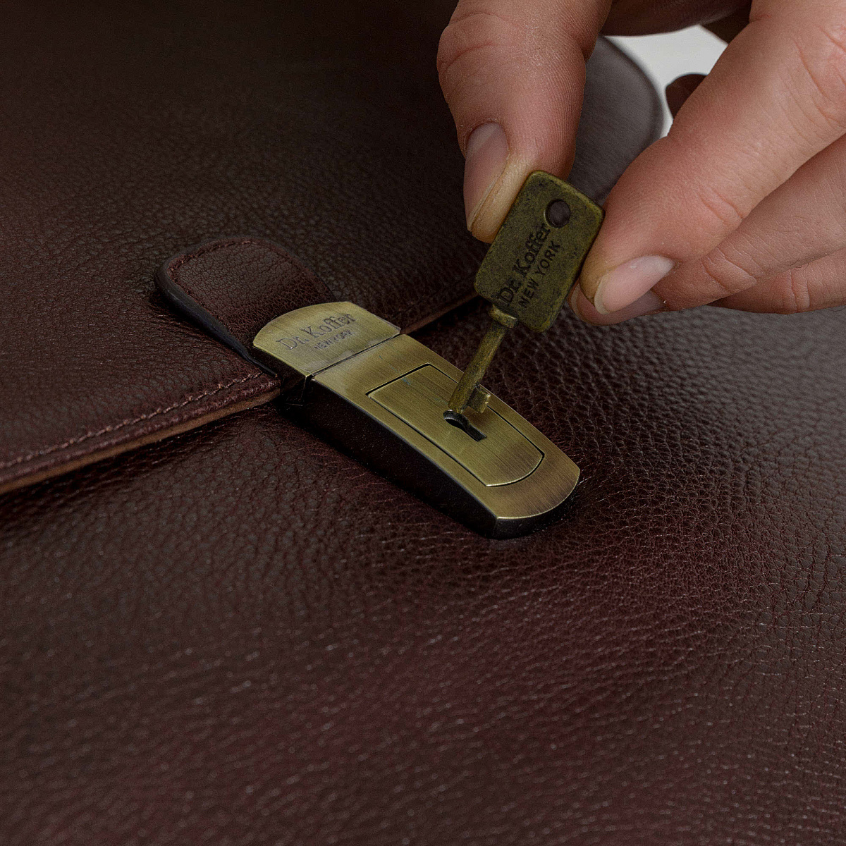 Портфель Dr.Koffer из натуральной кожи темно-коричневый