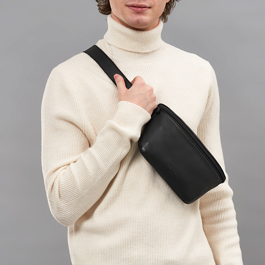 Сумка на пояс Dr. Koffer из натуральной кожи черная