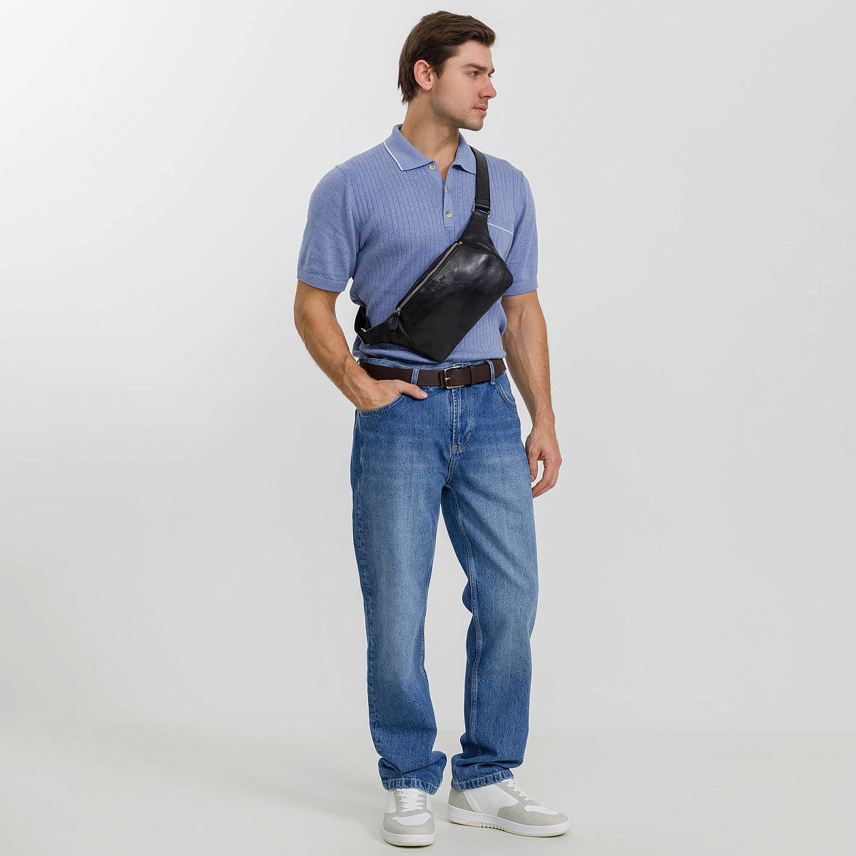 Сумка на пояс Dr. Koffer из натуральной кожи черная