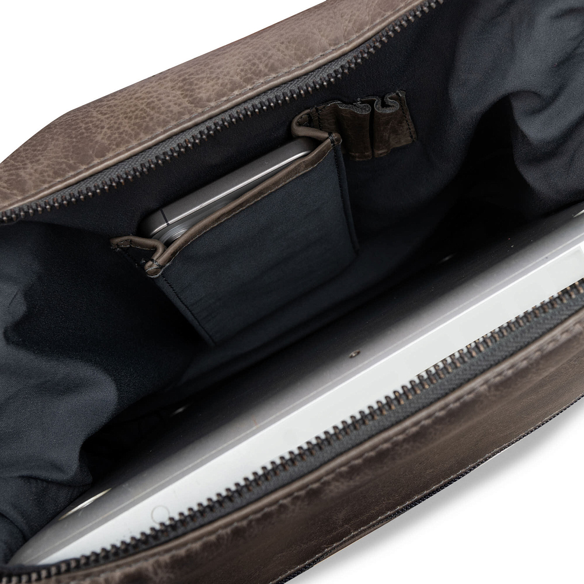 Сумка через плечо Dr.Koffer из натуральной кожи серая