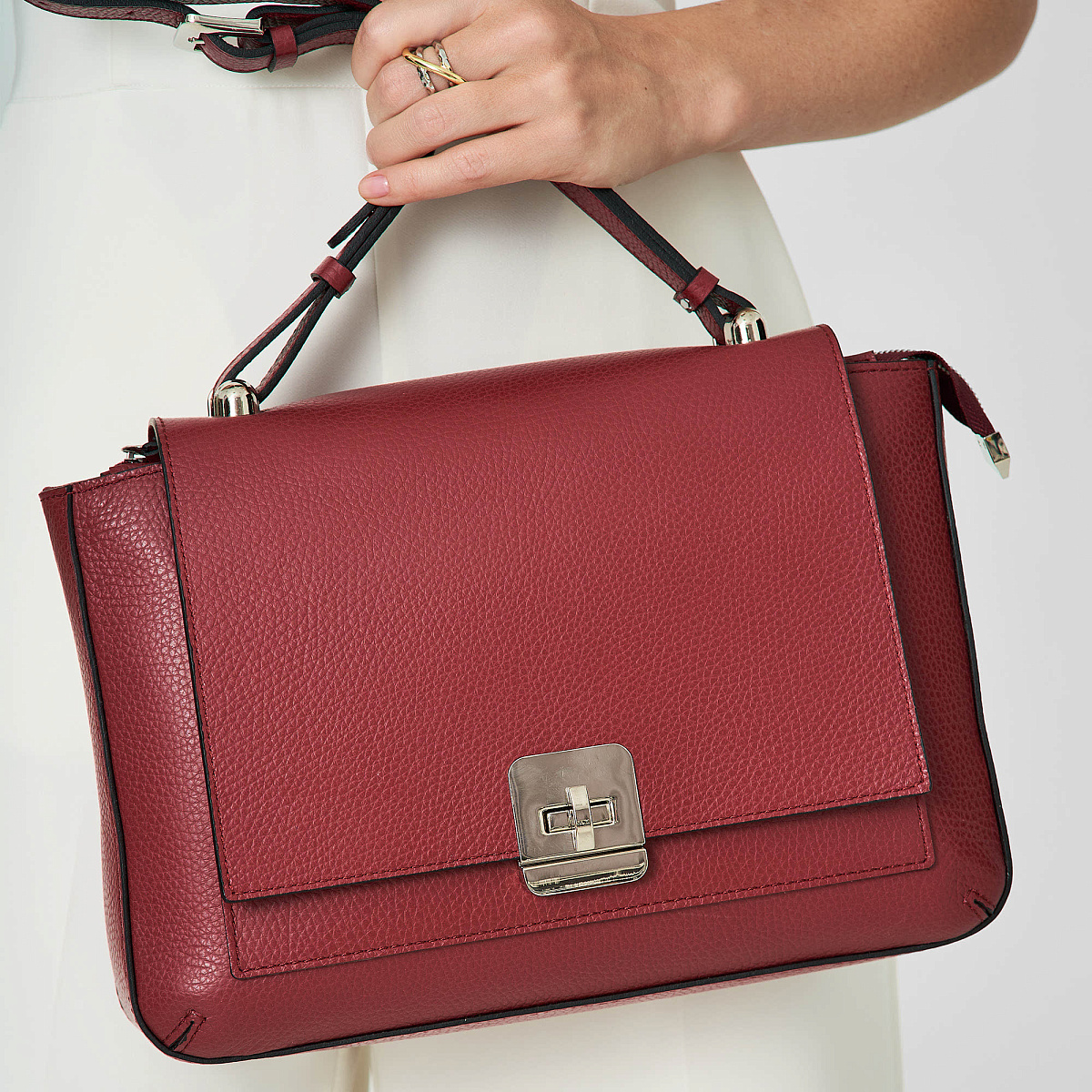 Женская сумка Dr. Koffer из натуральной кожи красная