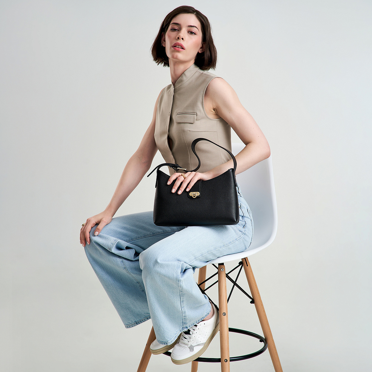 Женская сумка Dr. Koffer из натуральной кожи черная