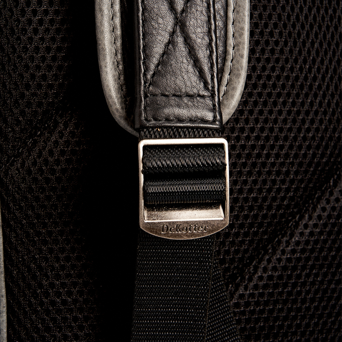 Рюкзак Dr.Koffer из натуральной кожи черный