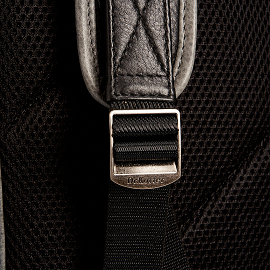 Рюкзак Dr.Koffer из натуральной кожи черный