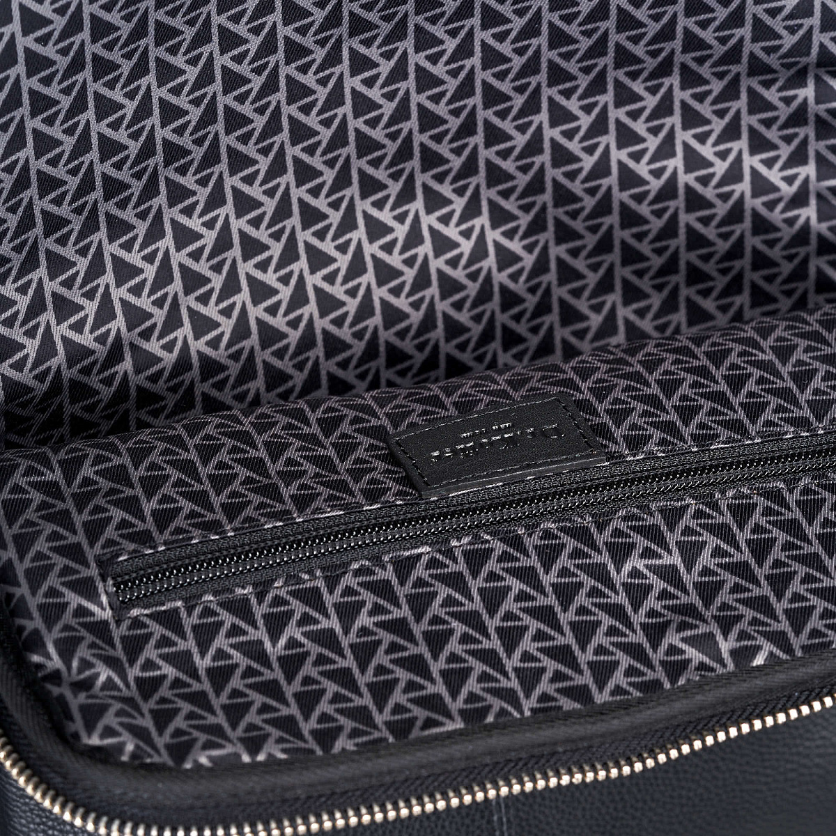 Сумка через плечо Dr.Koffer из натуральной кожи черная