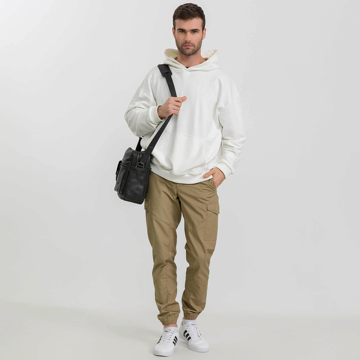 Сумка через плечо Dr.Koffer из натуральной кожи черная