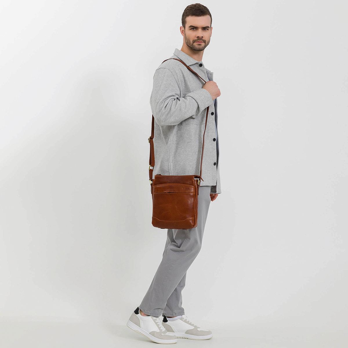 Сумка через плечо Dr.Koffer из натуральной кожи коричневая