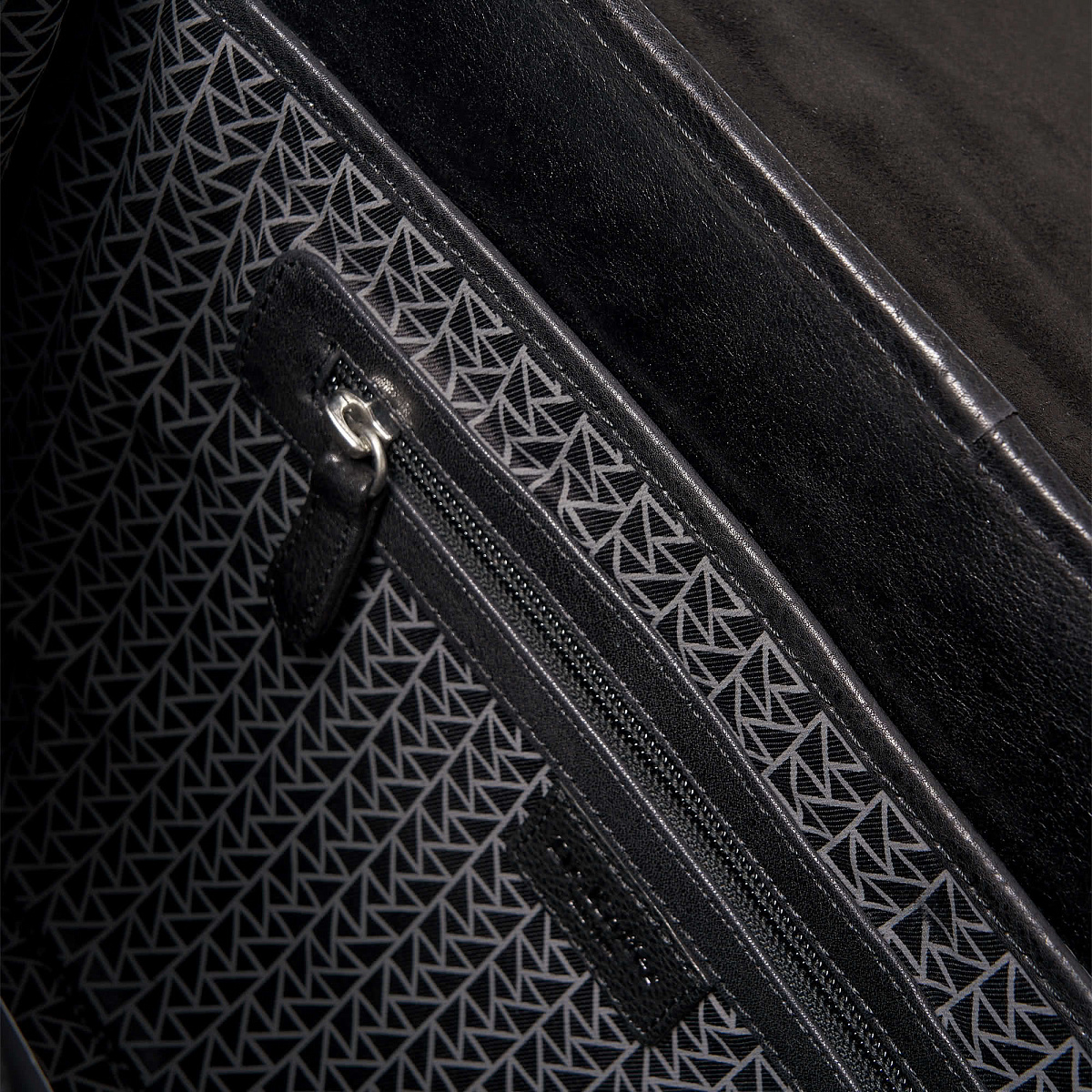 Портфель Dr.Koffer из натуральной кожи черный