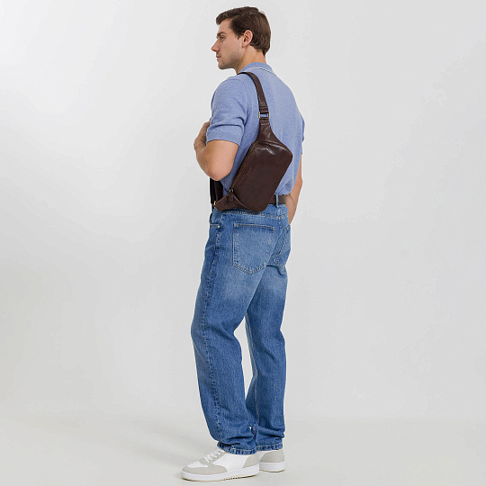 Сумка на пояс Dr. Koffer из натуральной кожи коричневая