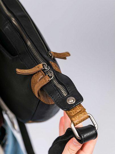 Сумка через плечо Dr. Koffer из натуральной кожи черная