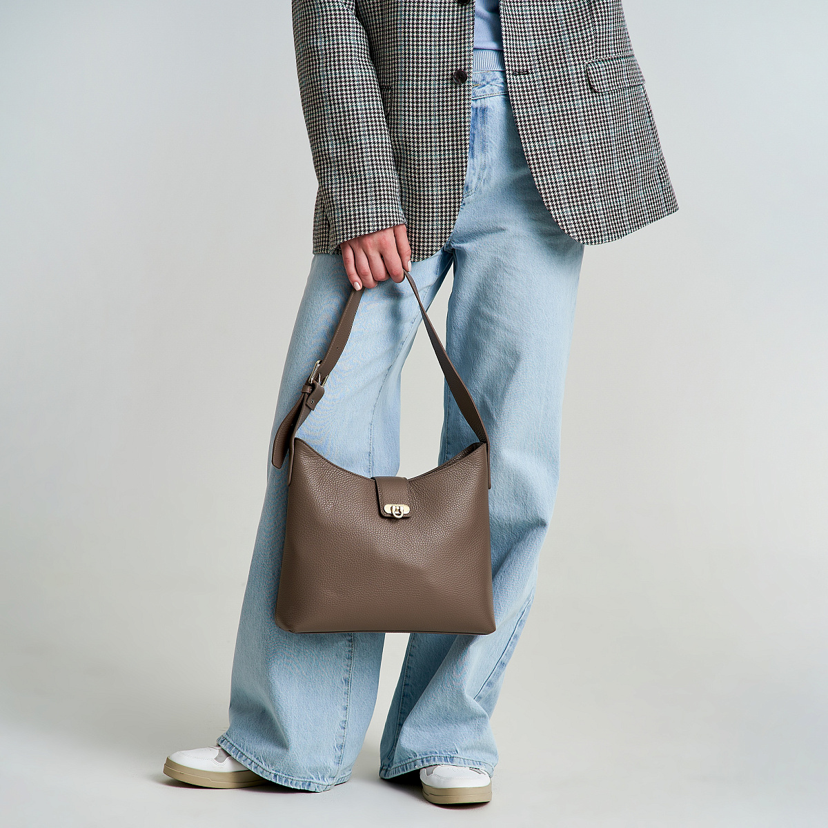 Женская сумка  Dr. Koffer из натуральной кожи бежевая