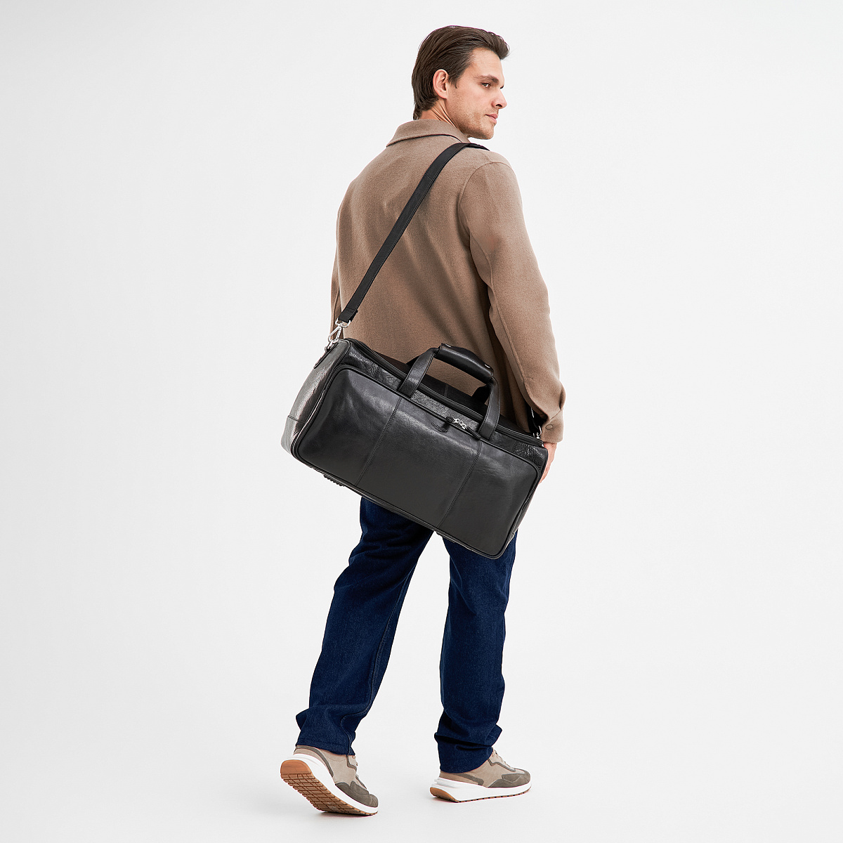 Сумка дорожная Dr.Koffer из натуральной кожи черная