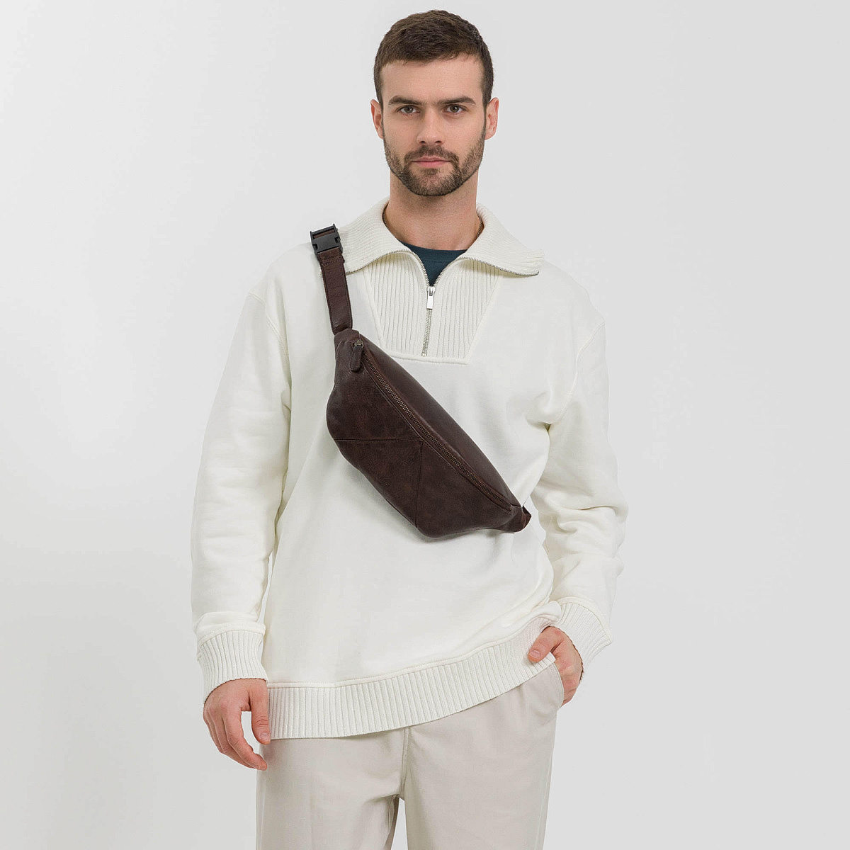 Сумка на пояс Dr. Koffer из натуральной кожи коричневая