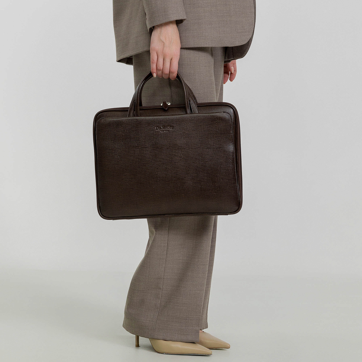 Женская сумка Dr.Koffer из натуральной кожи коричневая