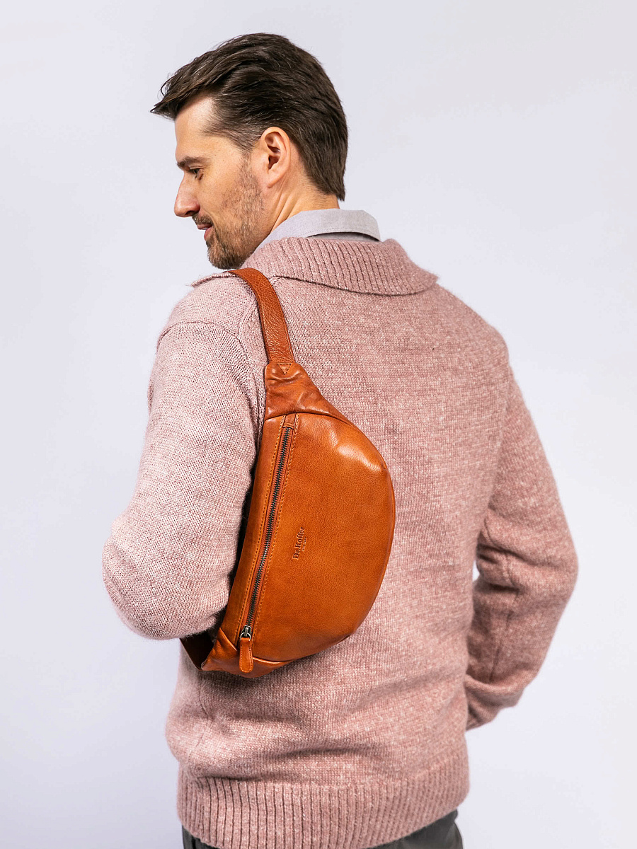 Сумка на пояс Dr. Koffer из натуральной кожи коричневая